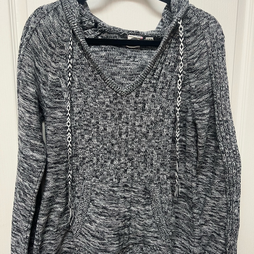 Women's Roxy Black and White Knit Sweater